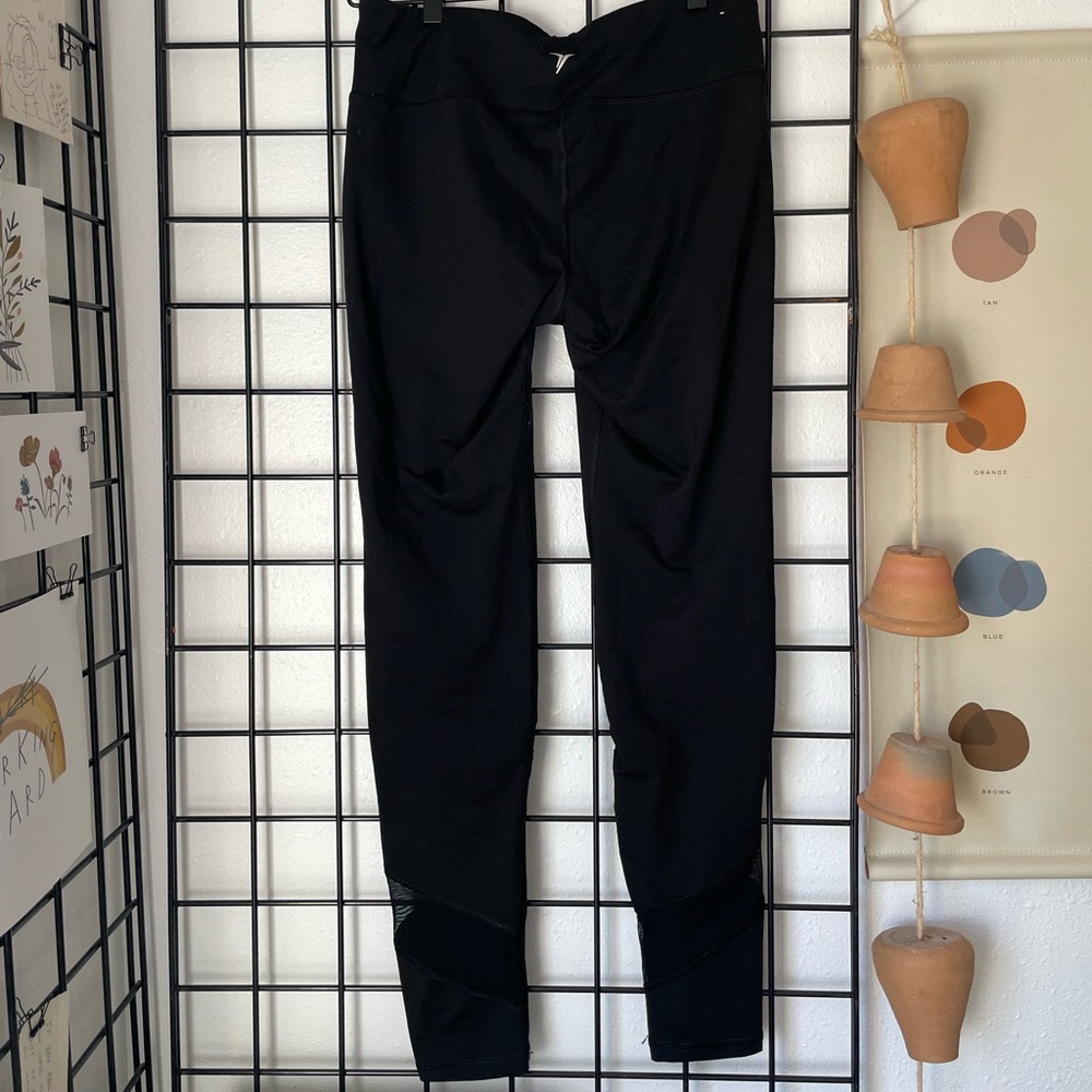 Medium Black Old Navy Workout Leggings w/ Mesh Detail